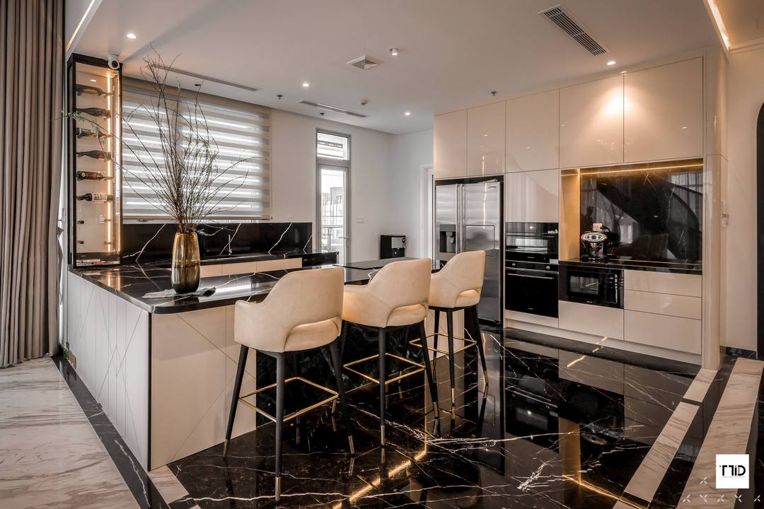 View of Landmark West Loop Apartments | AptAmigo